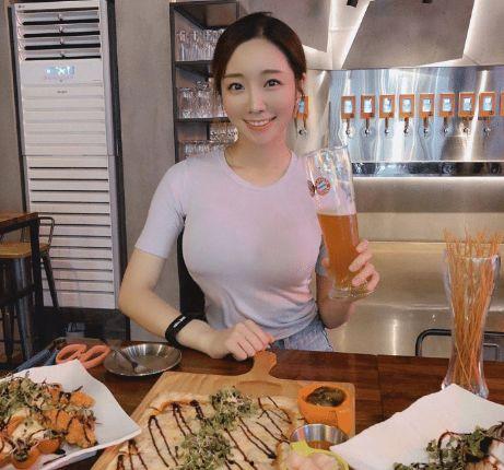 贵州老表妹吃瓜视频,揭秘乡村生活趣味瞬间