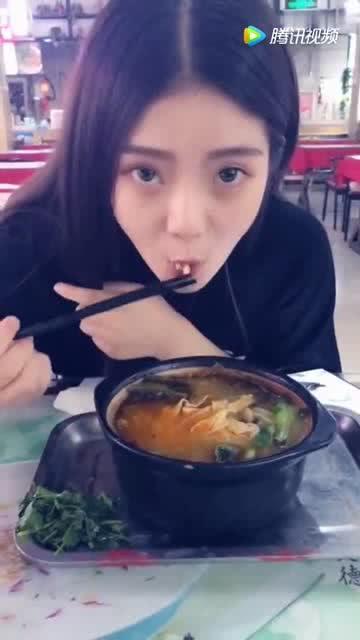 贵州老表妹吃瓜视频,揭秘乡村生活趣味瞬间