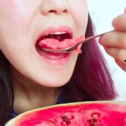 拔牙吃瓜的视频播放全集,网友热议的趣味拔牙体验