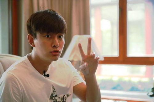 李明轩吃瓜跳舞视频,萌态十足引网友热议