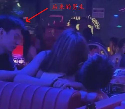 重庆辰色酒吧吃瓜视频,揭秘现场火爆瞬间