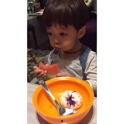 吃瓜小孩和哥哥视频