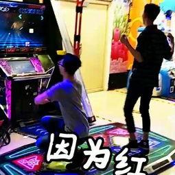 吃瓜的舞蹈视频,跟随热门舞蹈视频一起摇摆