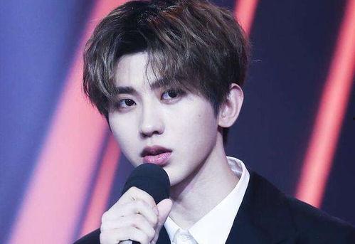 成毅吃瓜可爱视频下载,萌态十足引网友热议