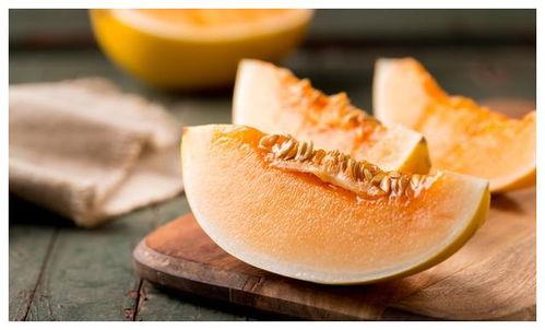 哈密瓜可以给狗吃嘛视频,狗狗的夏日美味小零食？