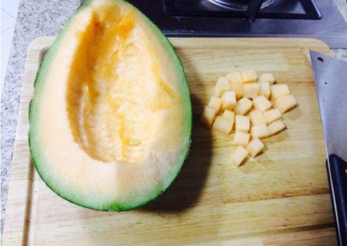 怎样吃哈密瓜不难受视频,告别不适的食用指南