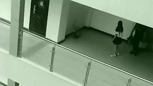 吃瓜大瓜监控下的一幕视频