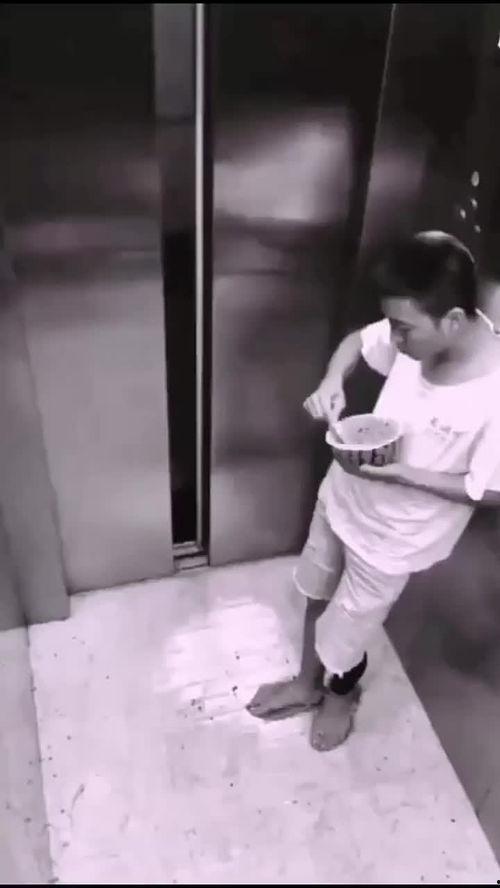 吃瓜大瓜监控下的一幕视频