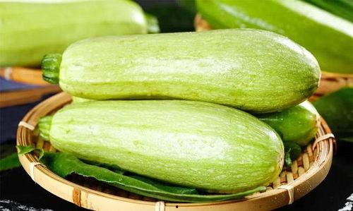 吃瓜不怕酸的视频素材