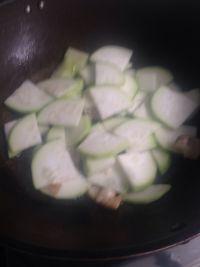 蒲瓜一定要去皮吃吗视频