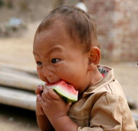 绿色吃瓜小男孩动漫视频,动漫视频中的清新趣味之旅