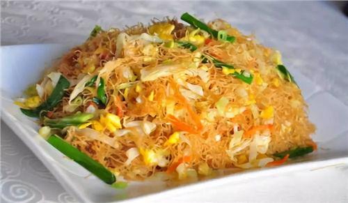 炒米粉视频完整版吃瓜,揭秘地道美食制作过程，吃瓜观众大饱口福