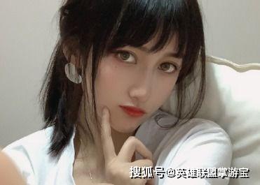 济南主持人吃瓜事件视频,直播意外曝光幕后花絮