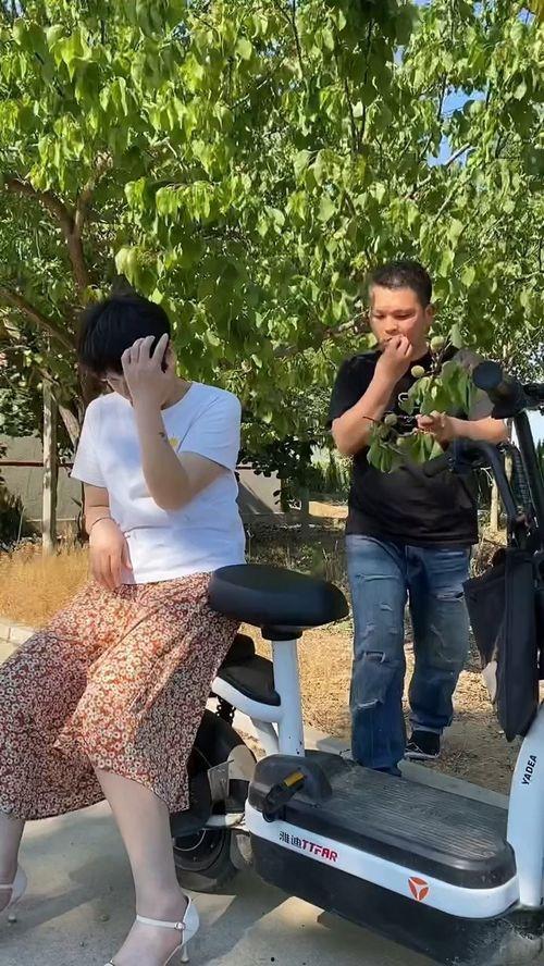 小妹妹马路吃瓜视频大全,小妹妹吃瓜视频大全，趣味横生瞬间回顾