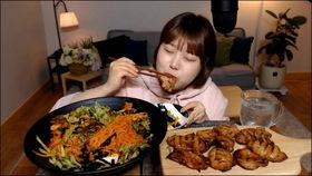 姐姐吃瓜吃菜的视频,瓜菜盛宴，尽享味蕾盛宴