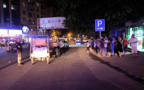 尉氏人民广场吃瓜事件视频,一场引发热议的街头冲突瞬间