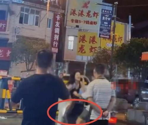 尉氏人民广场吃瓜事件视频,一场引发热议的街头冲突瞬间