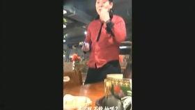 吃蜜瓜的小孩视频播放,孩子品尝蜜瓜的欢乐时光