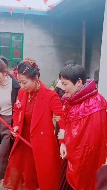 新郎吃瓜群众视频大全,趣味瞬间，笑料连连