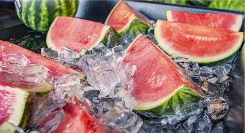 滕州吃瓜现场图片视频,全民围观，一场视觉盛宴