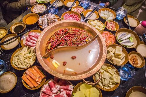 熊吃瓜的火锅视频,一场味蕾与视觉的双重盛宴