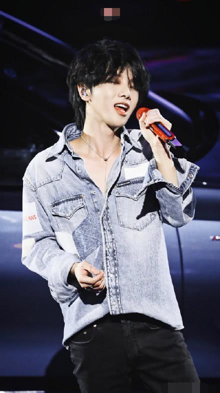 华晨宇吃瓜了视频,揭秘娱乐圈幕后真相