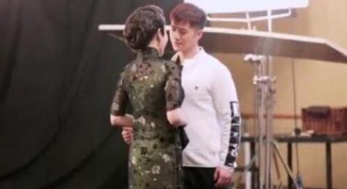 拍吻戏现场吃瓜视频