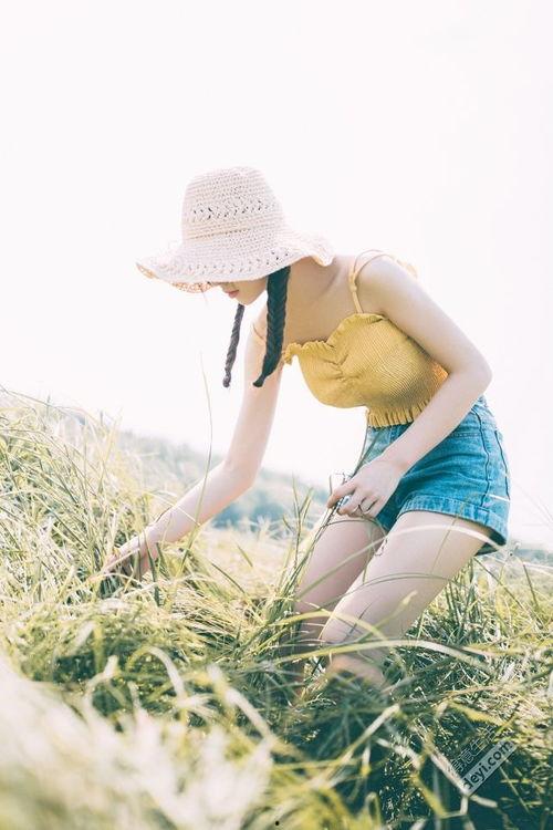 宅家少女吃瓜拍照视频,趣味吃瓜拍照视频集锦