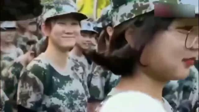 军训吃瓜教官视频,揭秘军营生活趣味瞬间