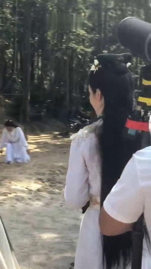 女明星吃瓜睡觉视频,意外曝光真实生活瞬间